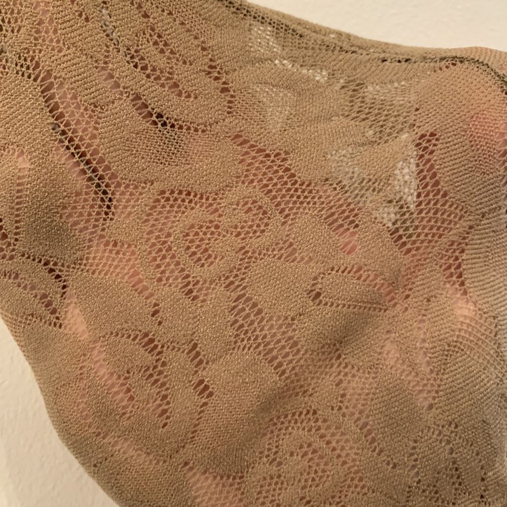 Gucci GG Floral Lace Socks in Tan - Picture 4 of 6